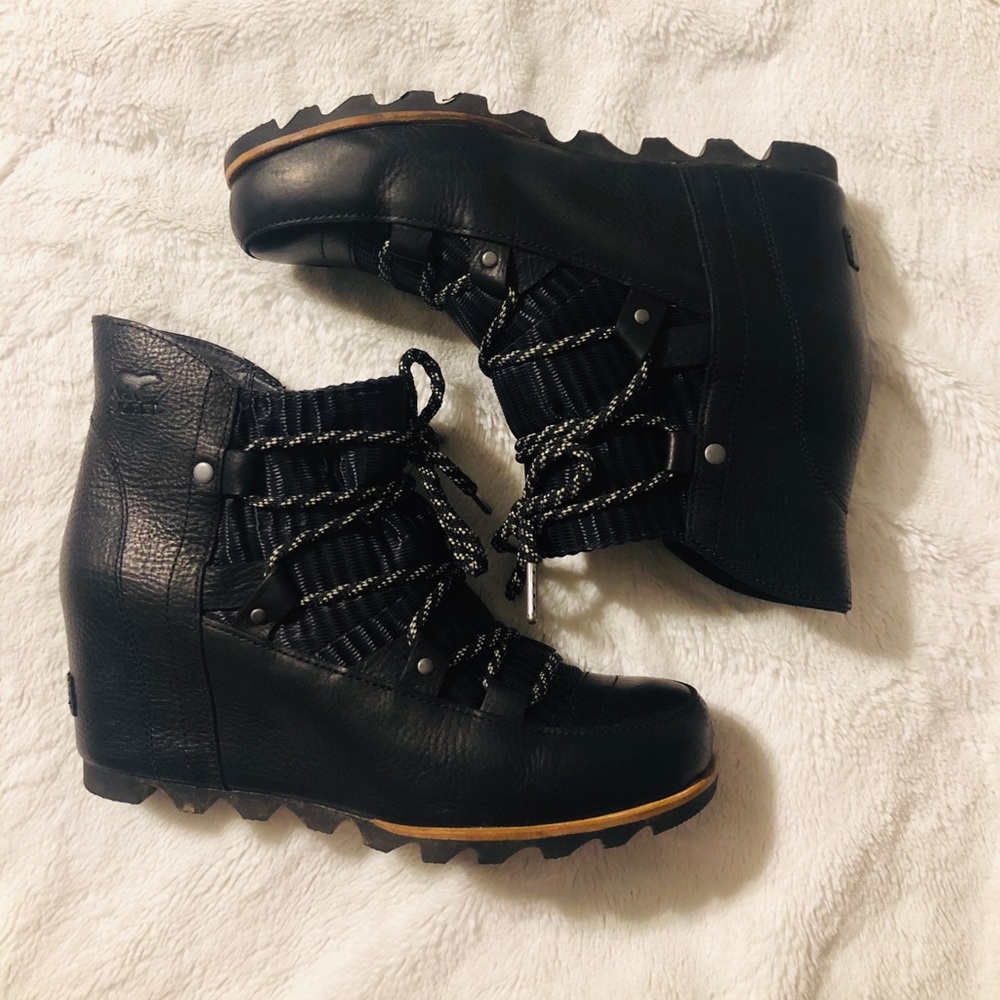 Sorel Lace Up Leather Boots 9.5
